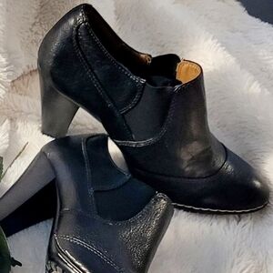 Elegant Black and Cream Women's Heeled Ankle Boots